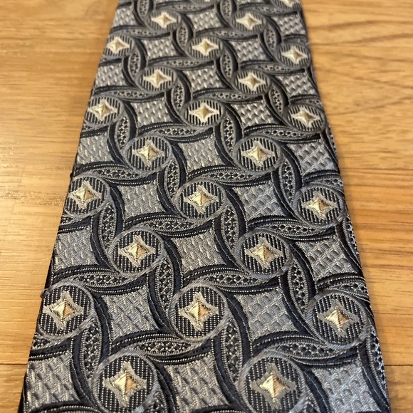 Villa Bolgheri Italia Gray Silver Geometric 100% Silk Tie - Picture 3 of 6